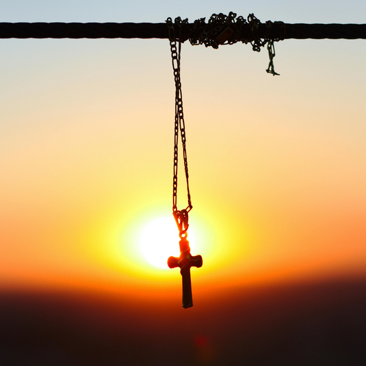 Mit Stil den Glauben zeigen: Die neuesten Trends im Bereich christlicher Schmuck