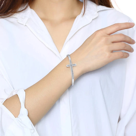 elegante Armspange mit Kreuz