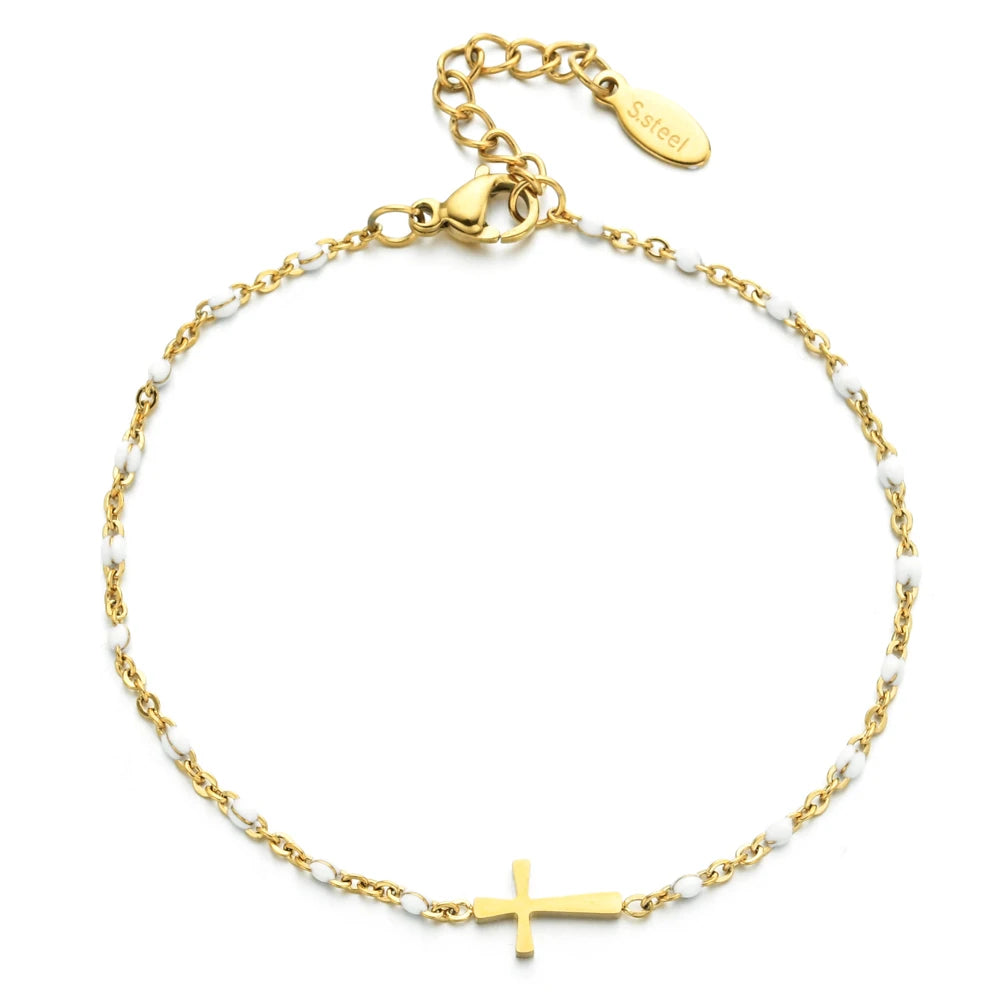 zierliches Armband mit kleinem Kreuz