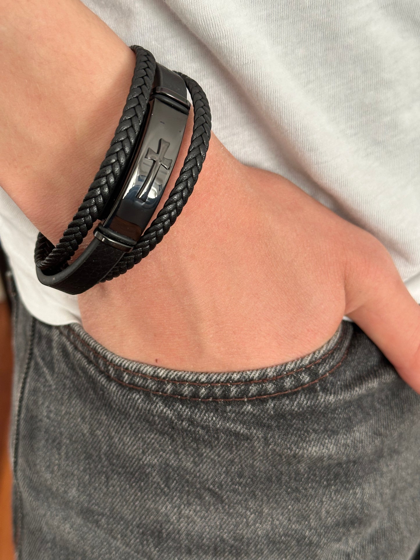 Lederarmband mit Kreuz in 2 Varianten
