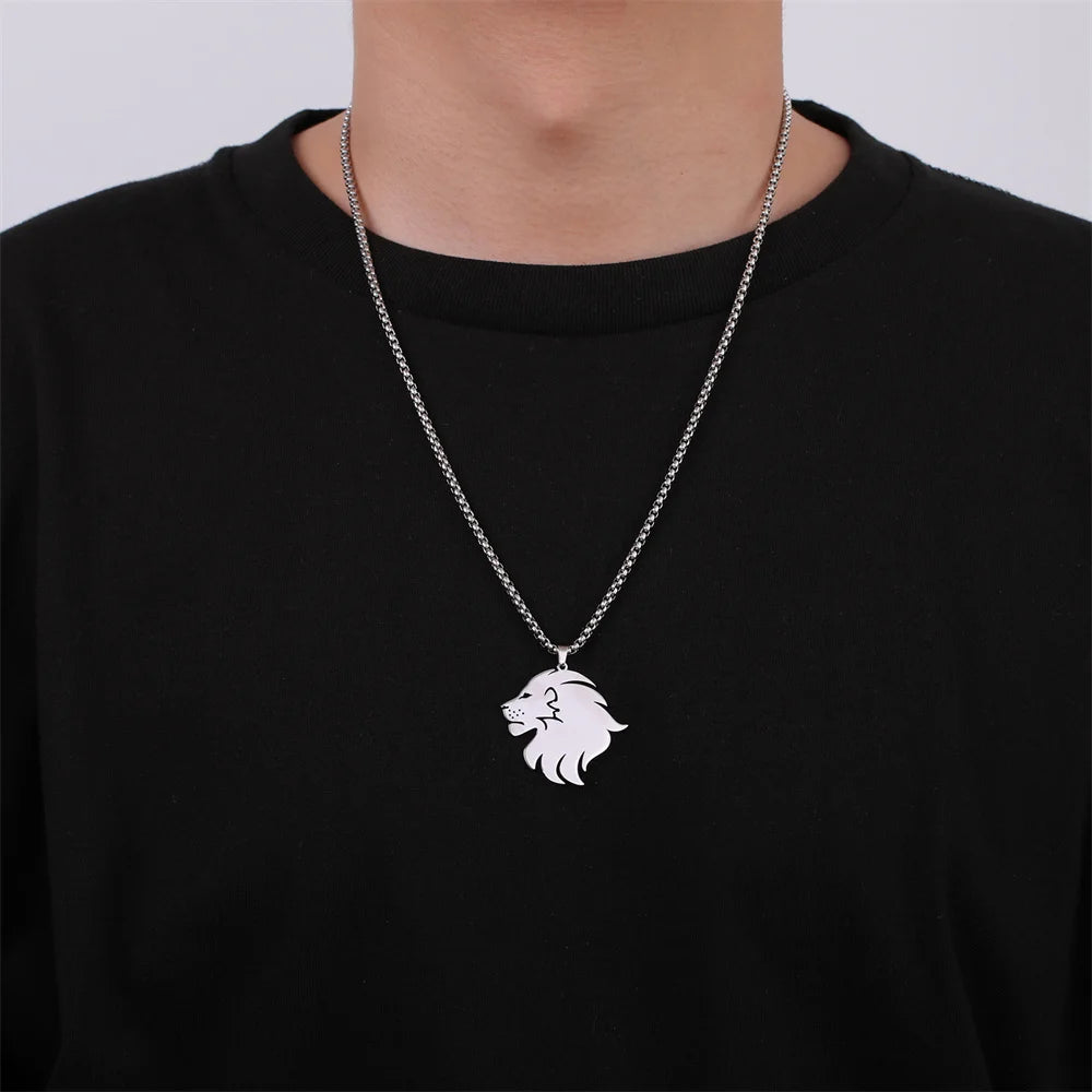 Kette mit Anhänger "Löwenkopf"
