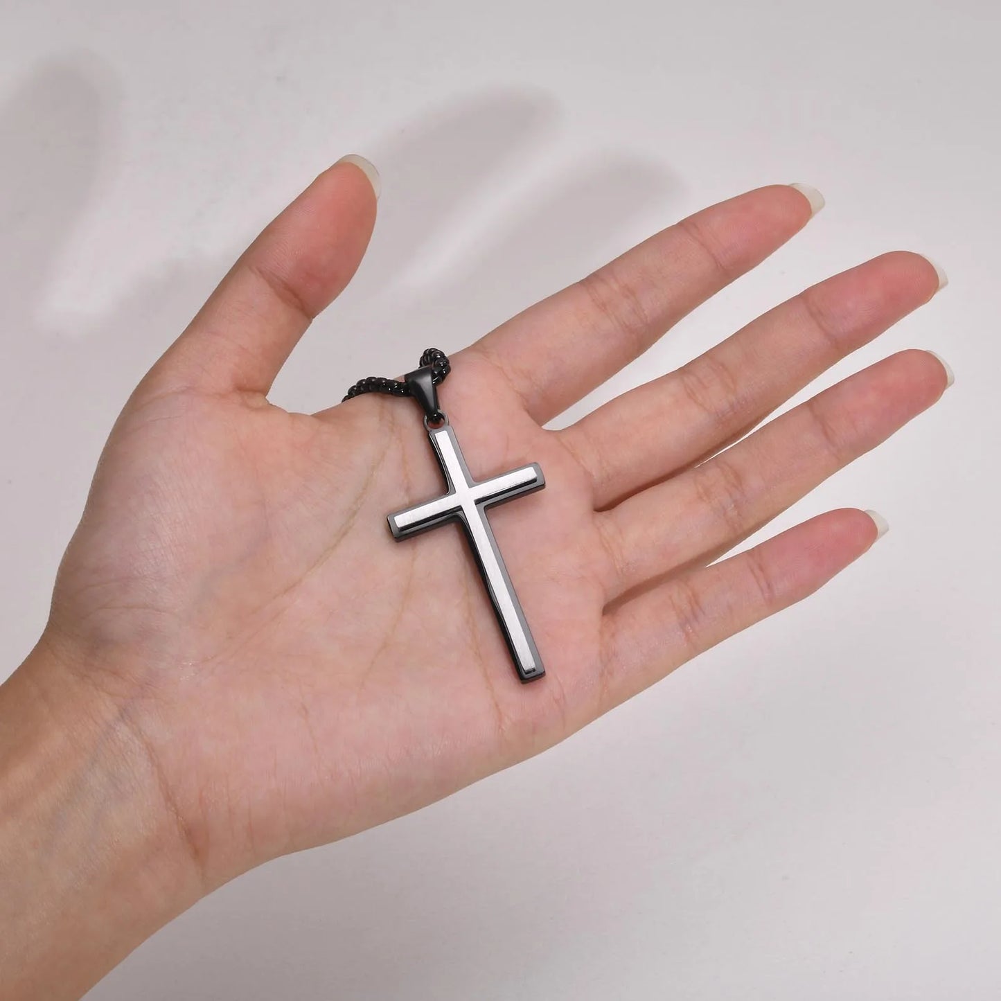 Kette mit doppellagigem Kreuzanhänger