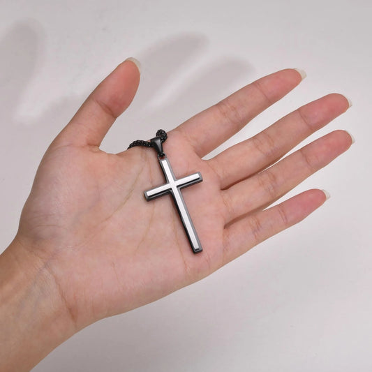 Kette mit doppellagigem Kreuzanhänger