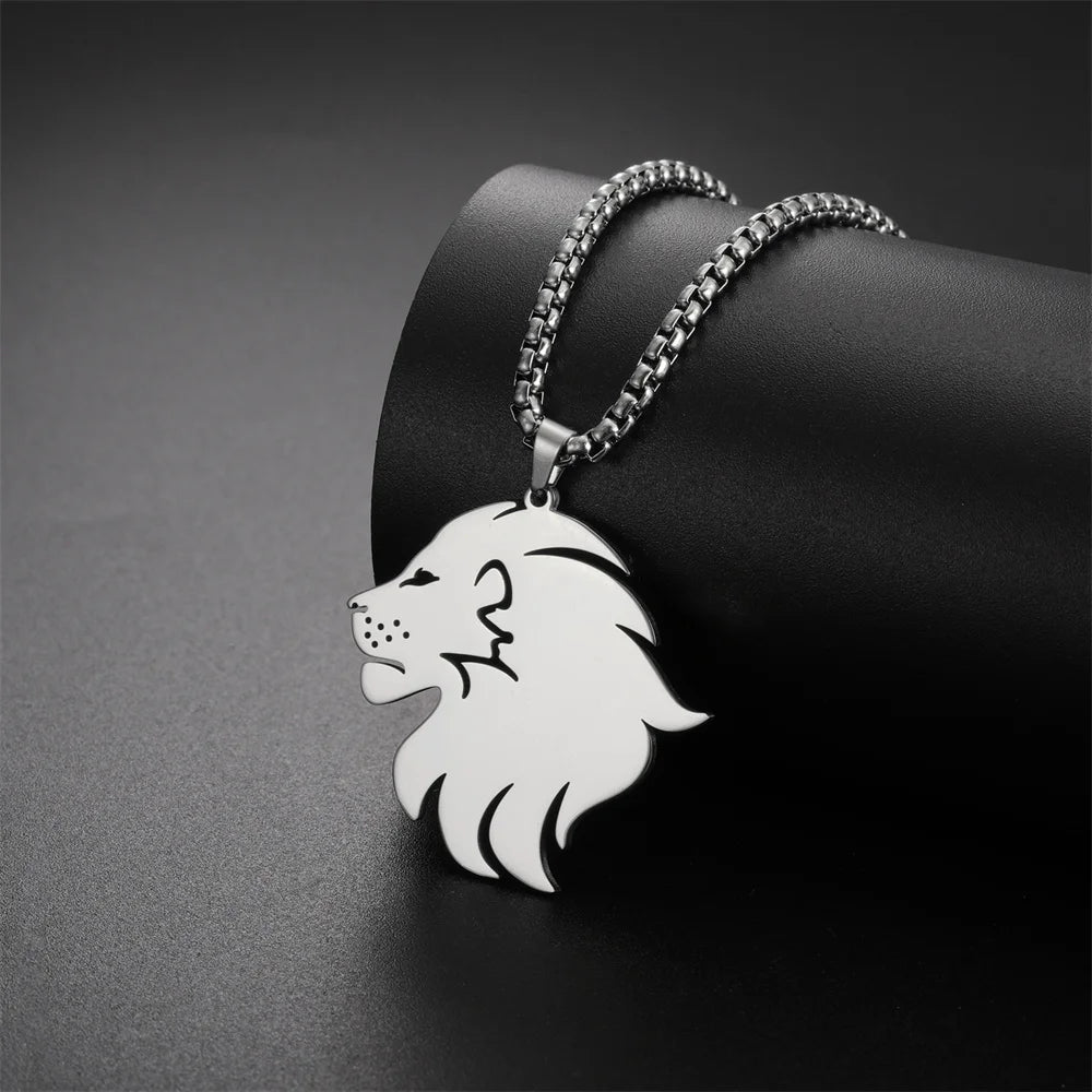 Kette mit Anhänger "Löwenkopf"