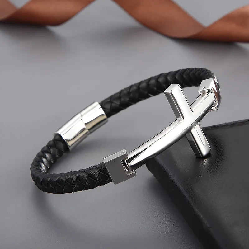 Lederarmband mit Edelstahlkreuz