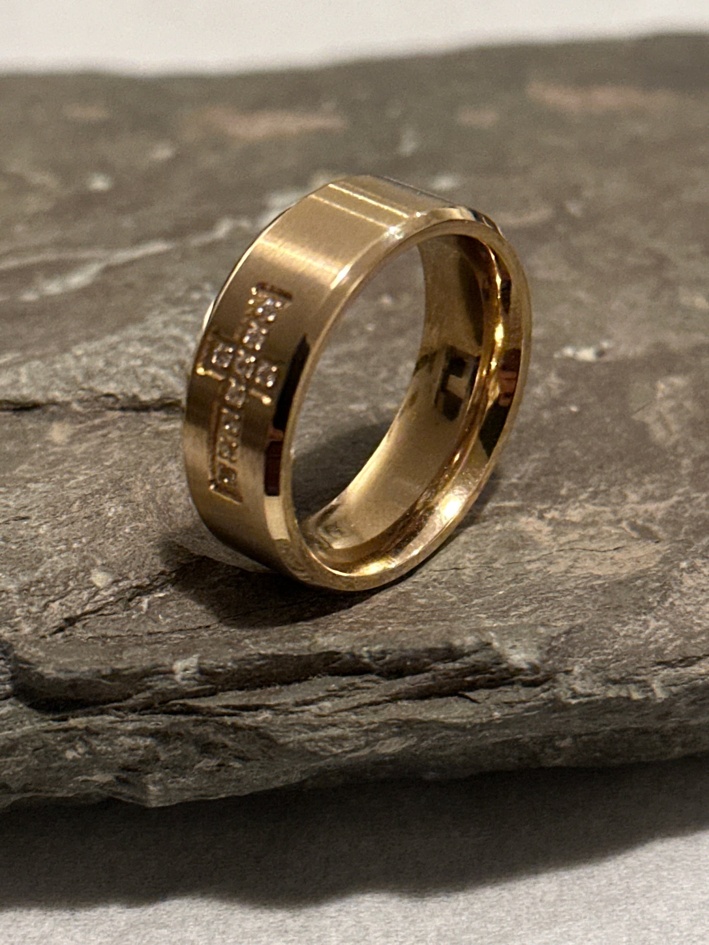 Ring mit Zirkonia-Kreuz