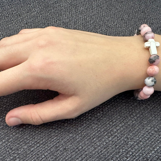 Perlenarmband farbig mit Kreuz