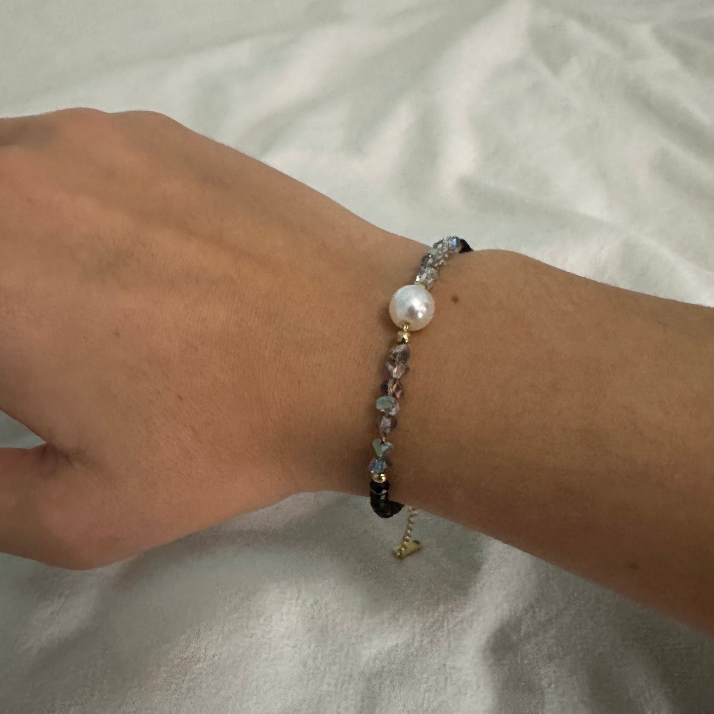 schimmerndes Armband mit Perle