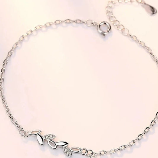 feines Armband mit Blattmuster