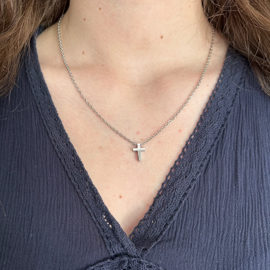 Kette mit kleinem Kreuz