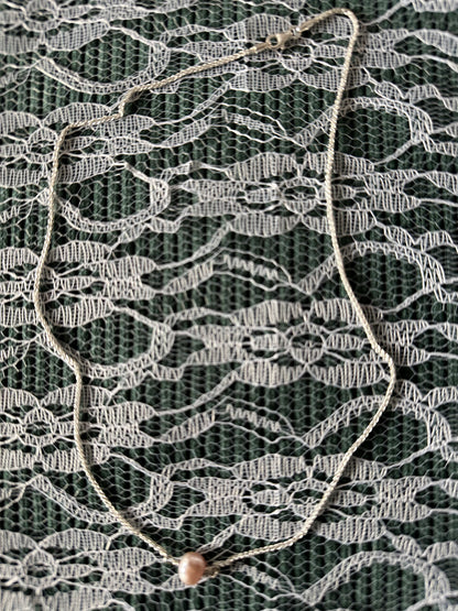 Silberkette mit rosa schimmernder Perle