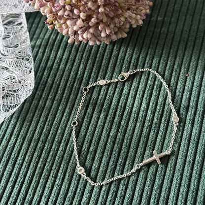 Armband aus Silber mit Kreuz und Zirkonia