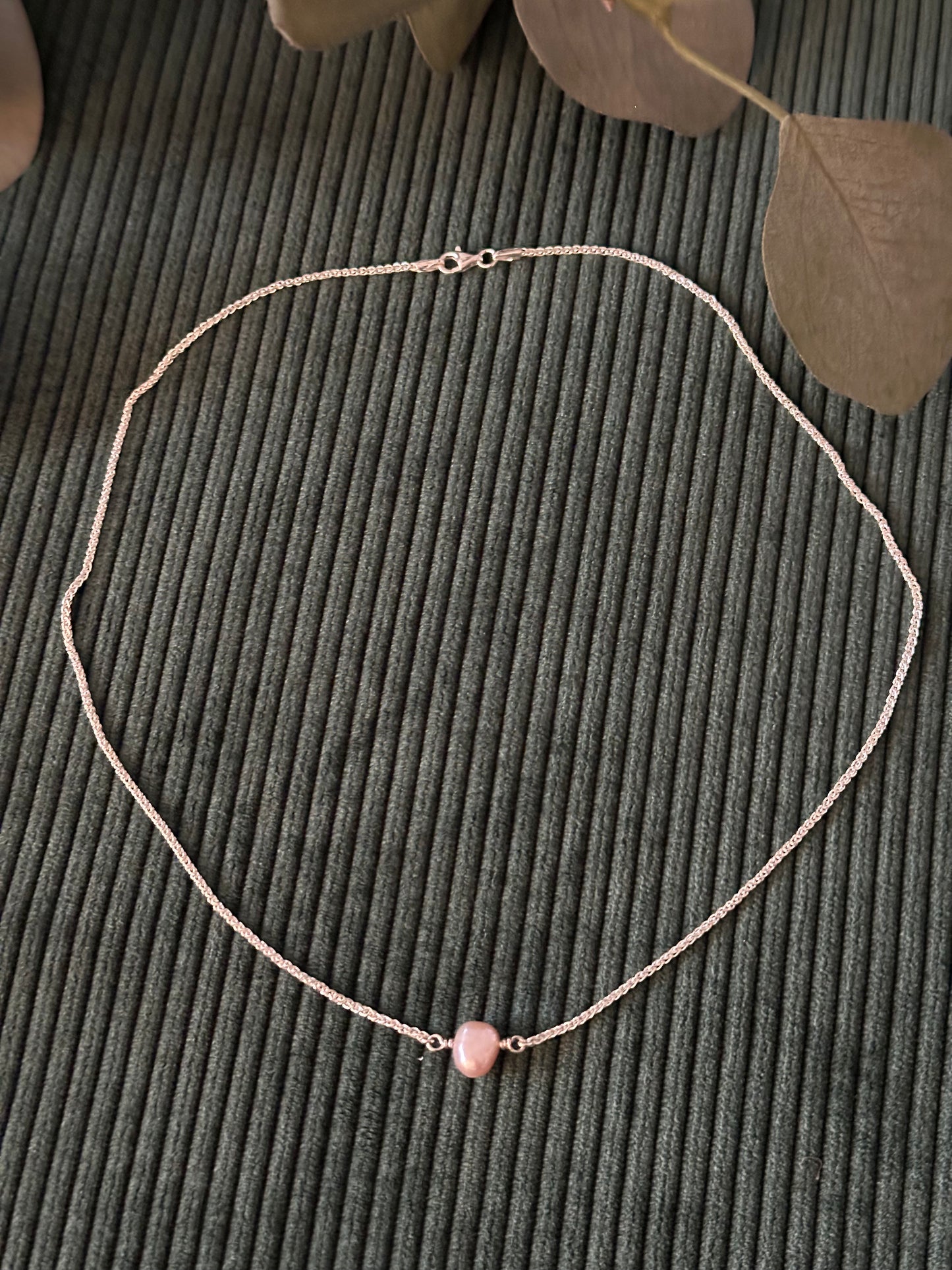 Silberkette mit rosa schimmernder Perle