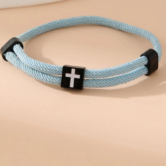 schlichtes Armband mit Kreuz