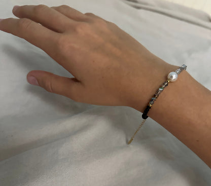 schimmerndes Armband mit Perle