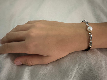 schimmerndes Armband mit Perle