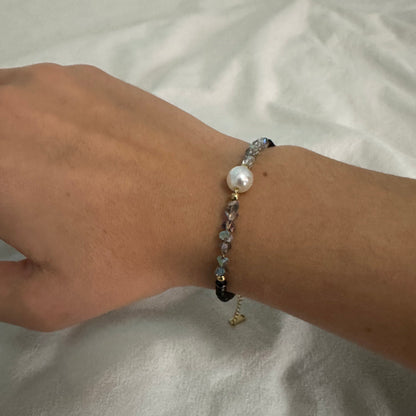 schimmerndes Armband mit Perle