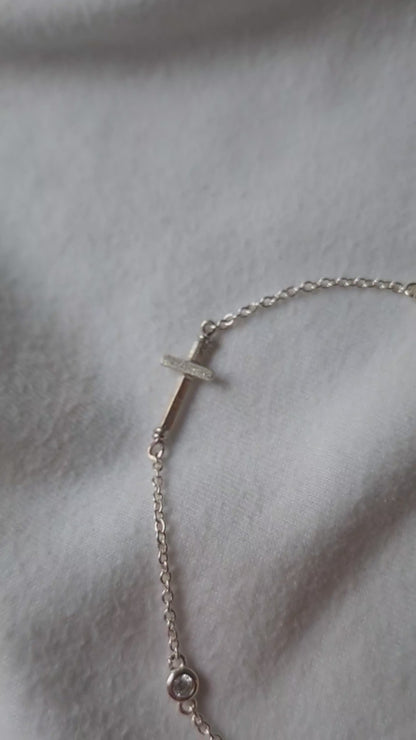 Armband aus Silber mit Kreuz und Zirkonia