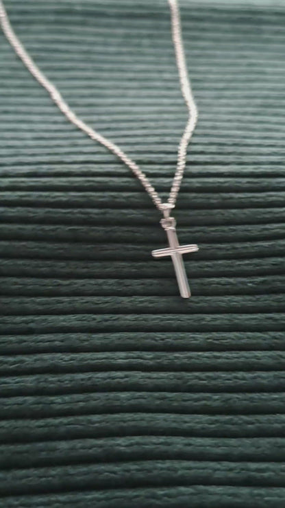 Silberkette mit Kreuz
